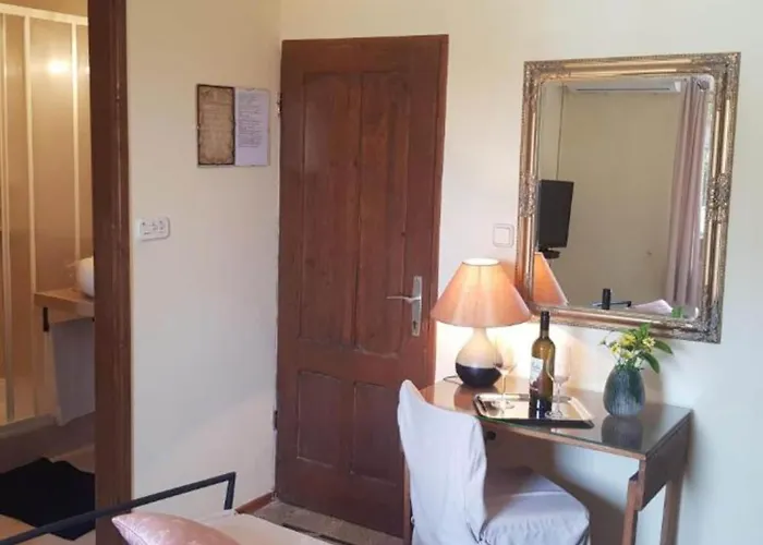 아파트 Deluxe One Bedroom *