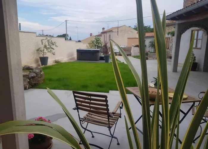 Deluxe One Bedroom Marčana